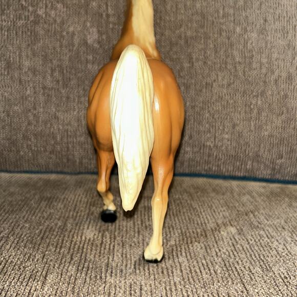 Breyer Traditional Vintage Family Arabian Stallion Palomino - Picture 7 of 15